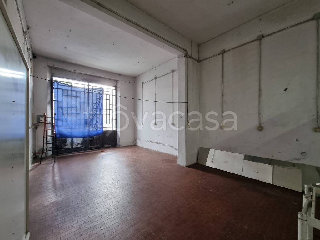 locale commerciale in vendita a Prato