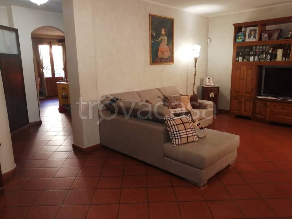 casa indipendente in vendita a Prato in zona Paperino