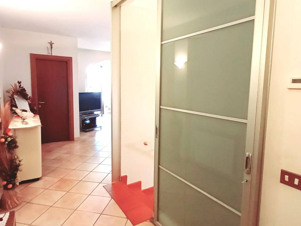 casa indipendente in vendita a Prato in zona Vergaio