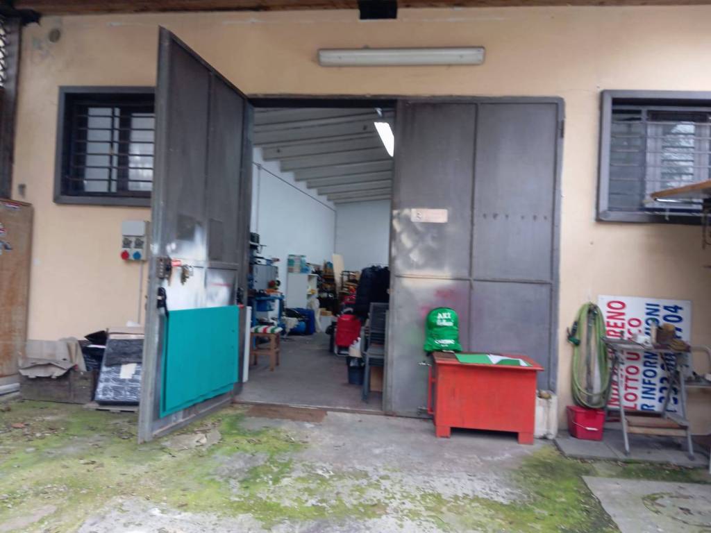 negozio in vendita a Prato