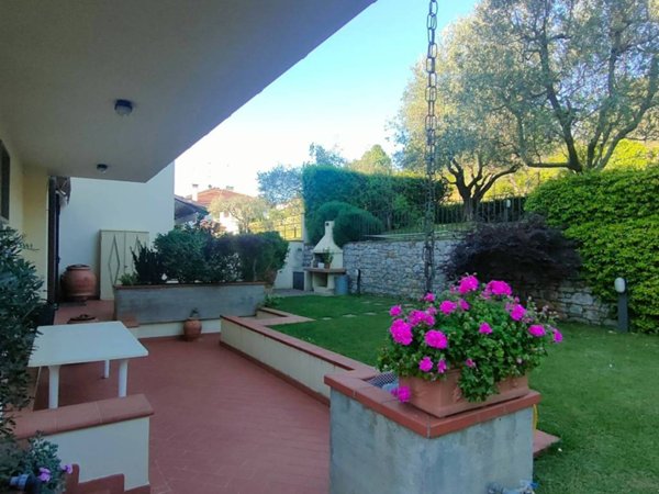 casa indipendente in vendita a Prato in zona Carteano