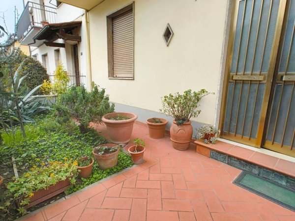 casa indipendente in vendita a Prato in zona Grignano