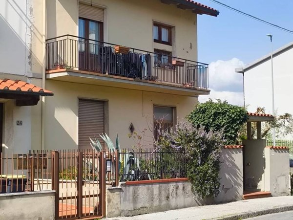 casa indipendente in vendita a Prato in zona Grignano