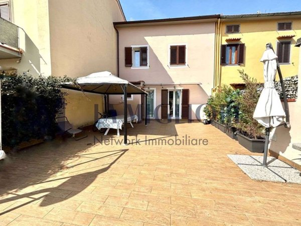casa indipendente in vendita a Prato in zona Grignano