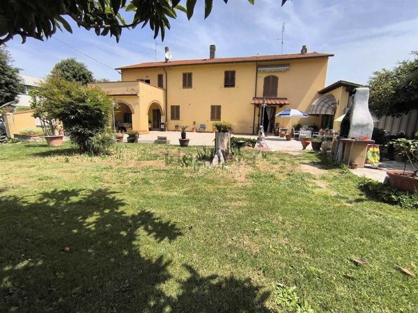 casa indipendente in vendita a Prato in zona San Giusto