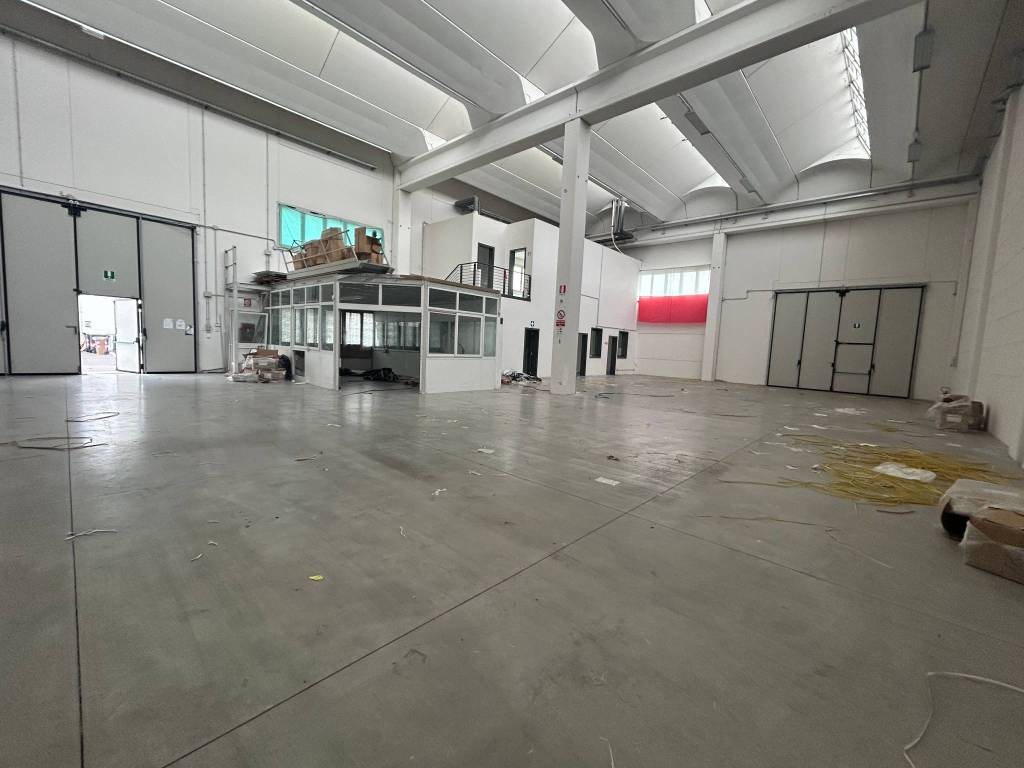 locale commerciale in vendita a Prato in zona Vergaio