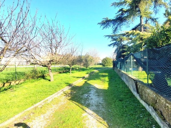 casa indipendente in vendita a Prato in zona Tavola