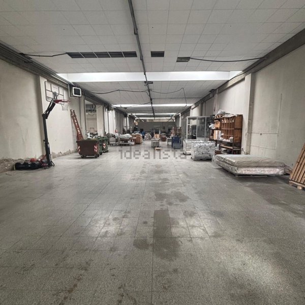 capannone in vendita a Prato