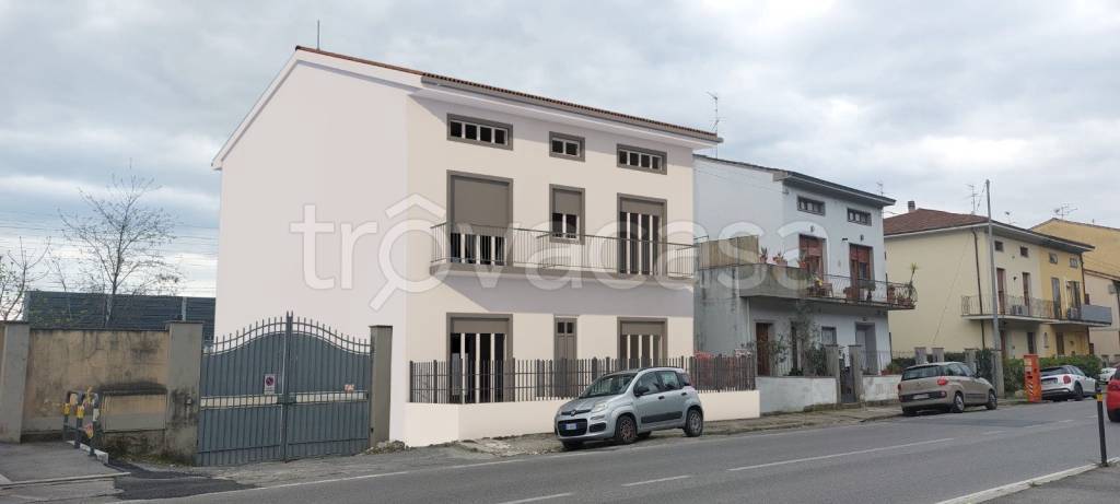 appartamento in vendita a Prato in zona Gonfienti