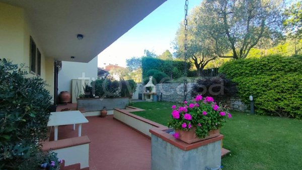 casa indipendente in vendita a Prato