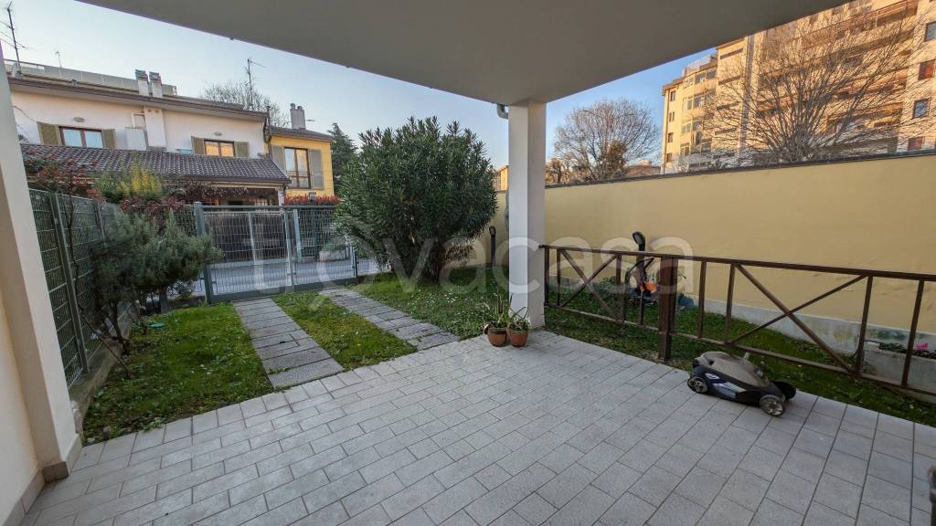 casa indipendente in vendita a Prato in zona Grignano