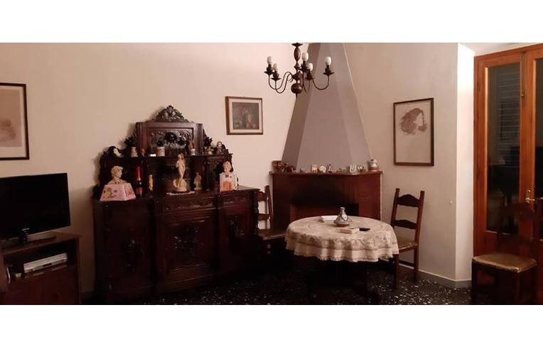 casa indipendente in vendita a Prato