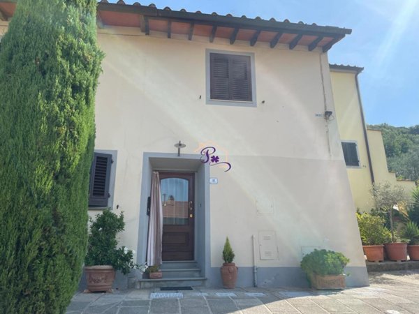 casa indipendente in vendita a Prato in zona La Macine