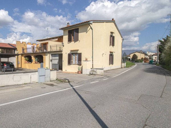 casa indipendente in vendita a Prato in zona Casale