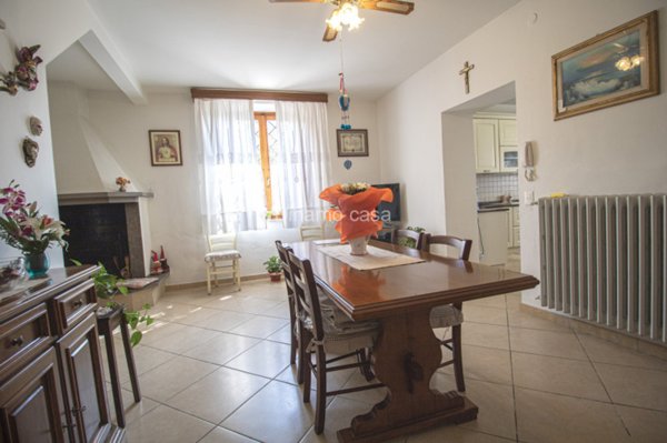 casa indipendente in vendita a Prato in zona Casale