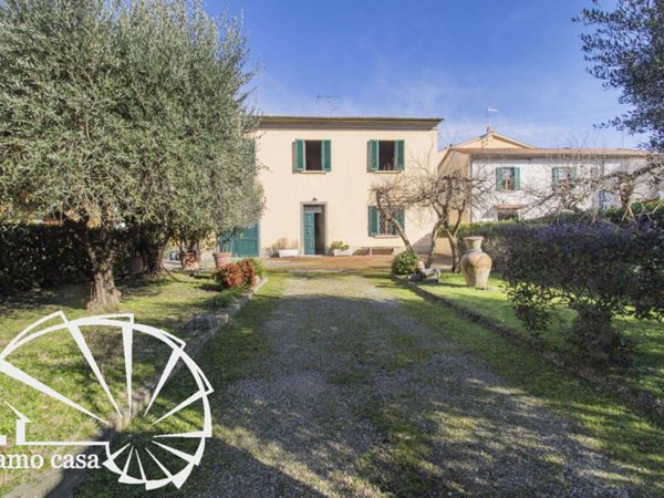 casa indipendente in vendita a Prato in zona Casale