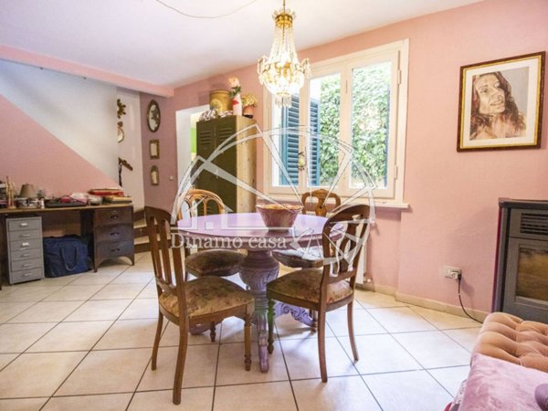 casa indipendente in vendita a Prato