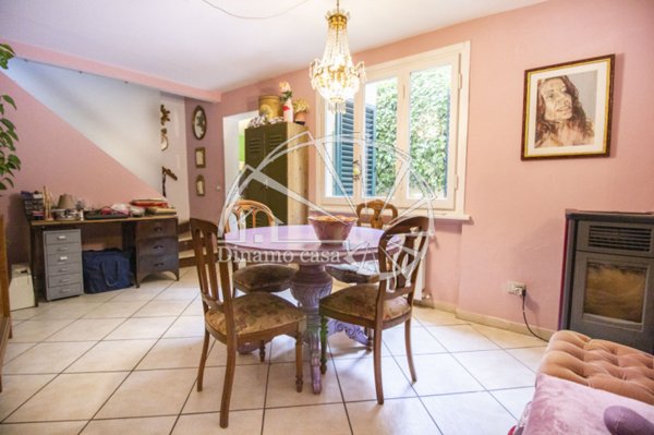 casa indipendente in vendita a Prato