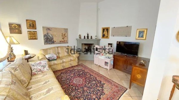 esavano in vendita a Prato