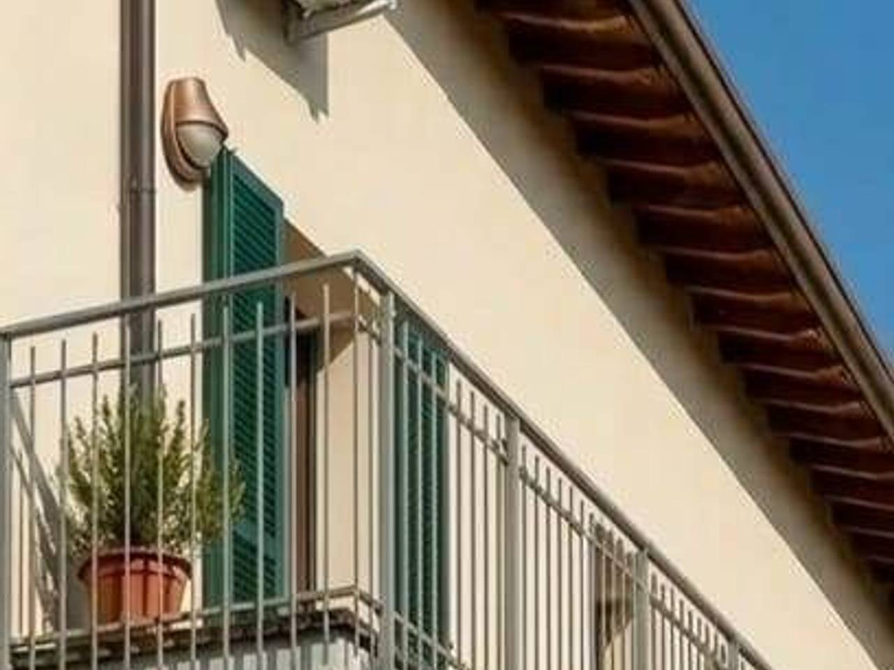 casa indipendente in vendita a Prato in zona Iolo