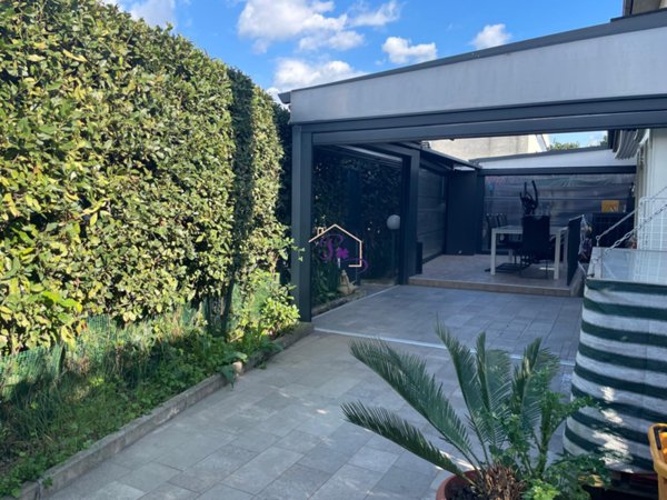 casa indipendente in vendita a Prato in zona Grignano