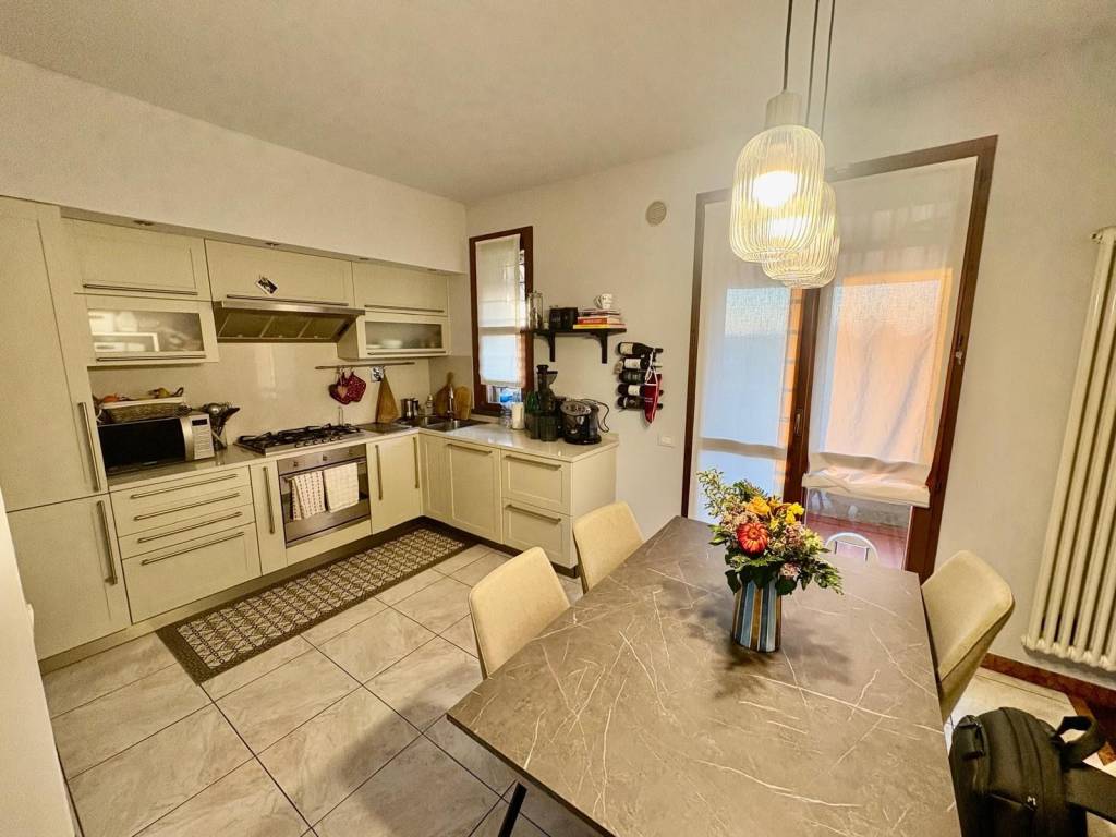 appartamento in vendita a Prato in zona Grignano