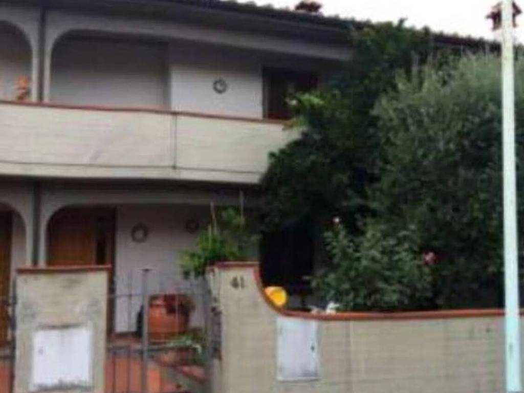 appartamento in vendita a Prato in zona Tavola