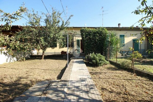 casa indipendente in vendita a Prato