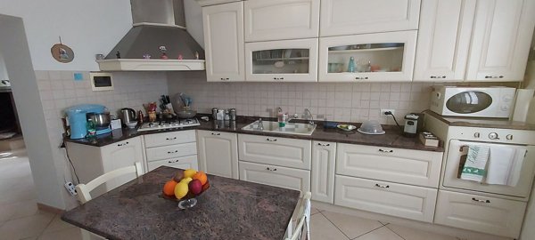 casa indipendente in vendita a Prato in zona Casale