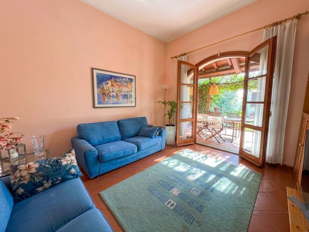 casa indipendente in vendita a Prato