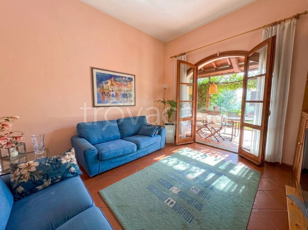 casa indipendente in vendita a Prato