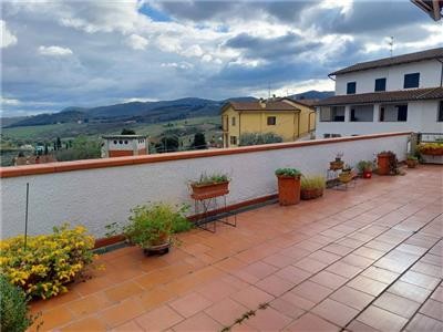 appartamento in vendita a Prato in zona Iolo