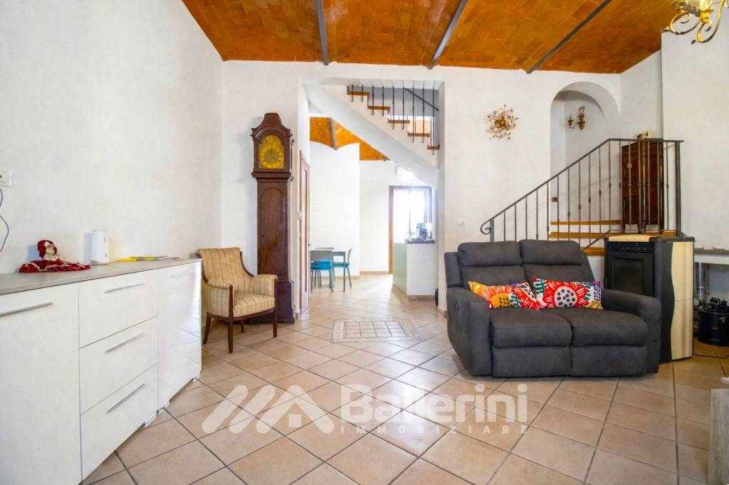 casa indipendente in vendita a Prato