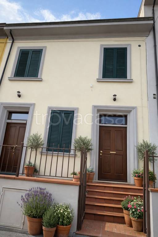 casa indipendente in vendita a Prato in zona San Giusto