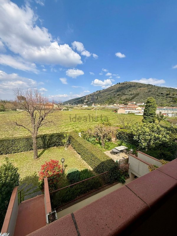 casa indipendente in vendita a Prato in zona La Querce