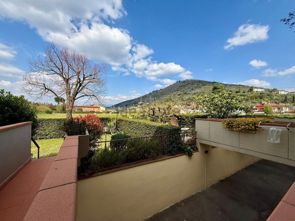 casa indipendente in vendita a Prato in zona La Querce