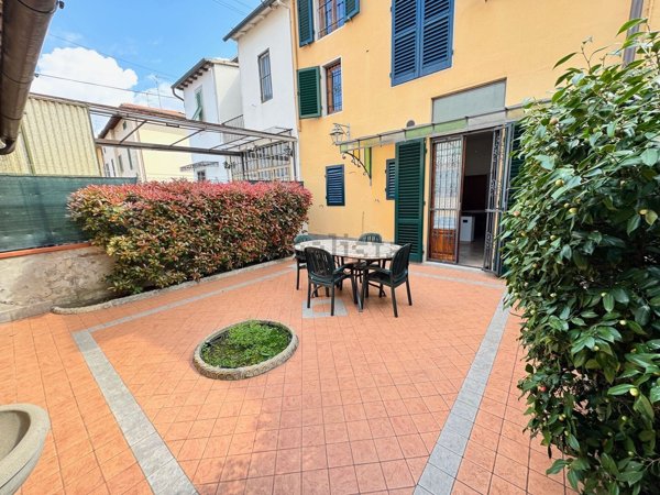 casa indipendente in vendita a Prato