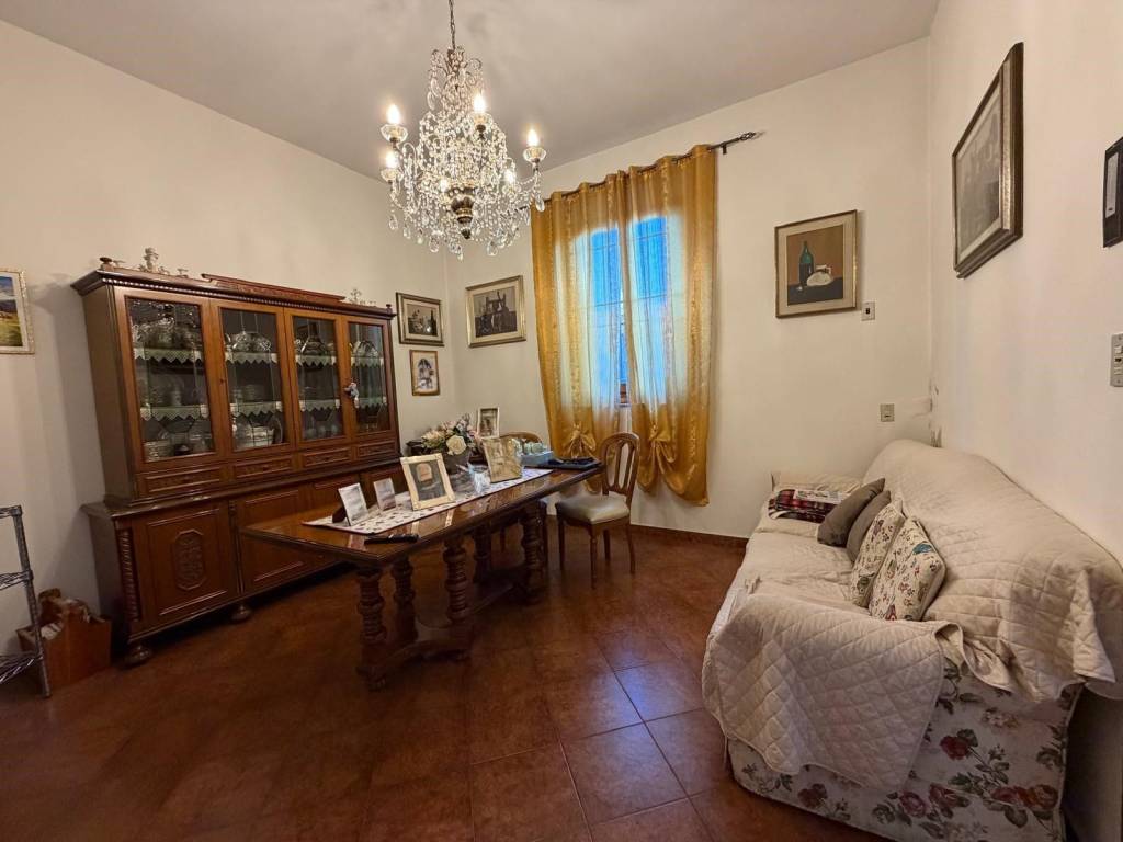 casa indipendente in vendita a Prato in zona Sant'Ippolito