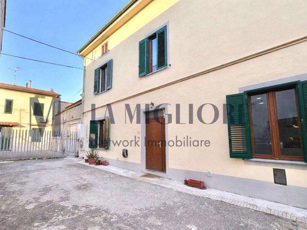 casa indipendente in vendita a Prato in zona Casale