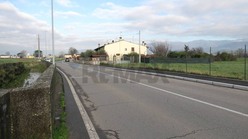 casa indipendente in vendita a Prato in zona Sant'Ippolito