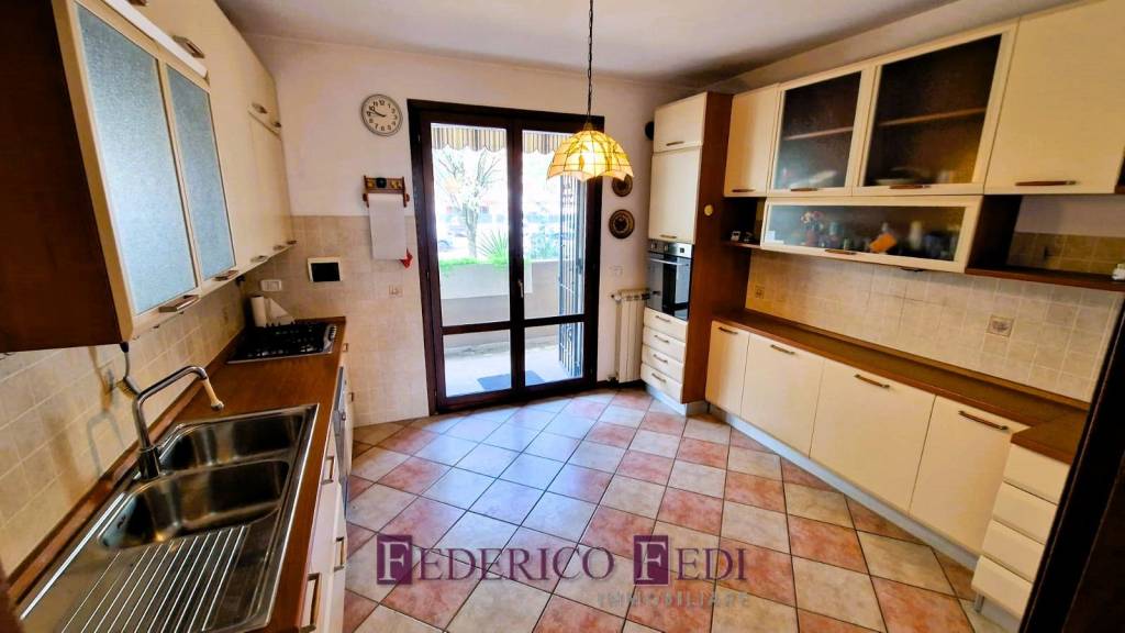 casa indipendente in vendita a Prato in zona Grignano