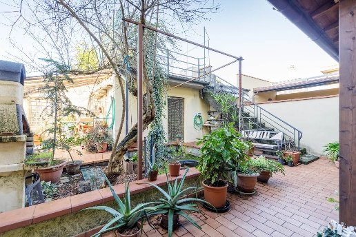 casa indipendente in vendita a Prato in zona Grignano