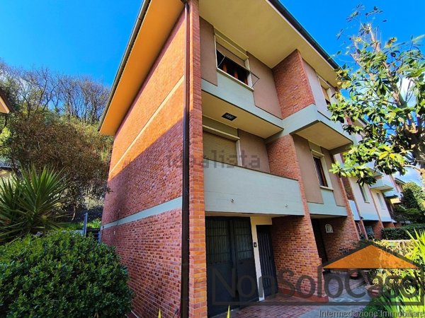 casa indipendente in vendita a Prato in zona Santa Lucia