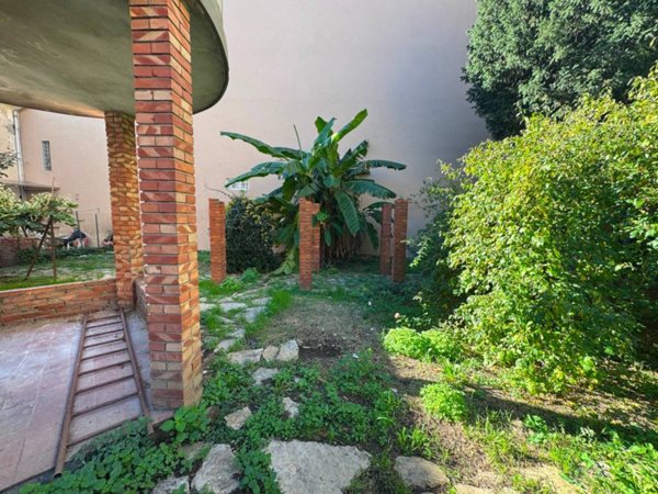 casa indipendente in vendita a Prato