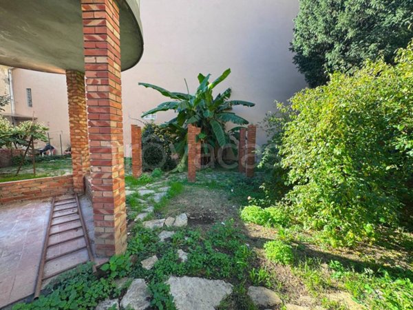 casa indipendente in vendita a Prato