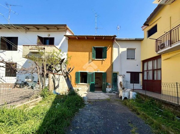 casa indipendente in vendita a Prato in zona Viaccia