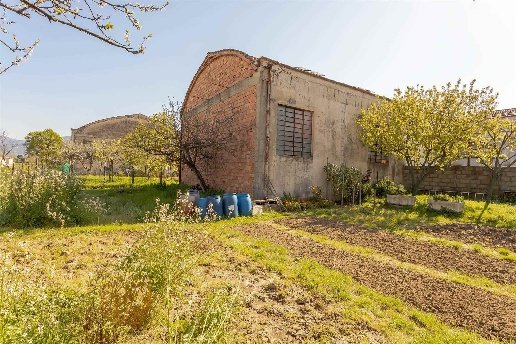 casa indipendente in vendita a Prato in zona Sant'Ippolito