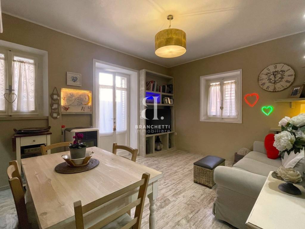 casa indipendente in vendita a Prato in zona Galciana