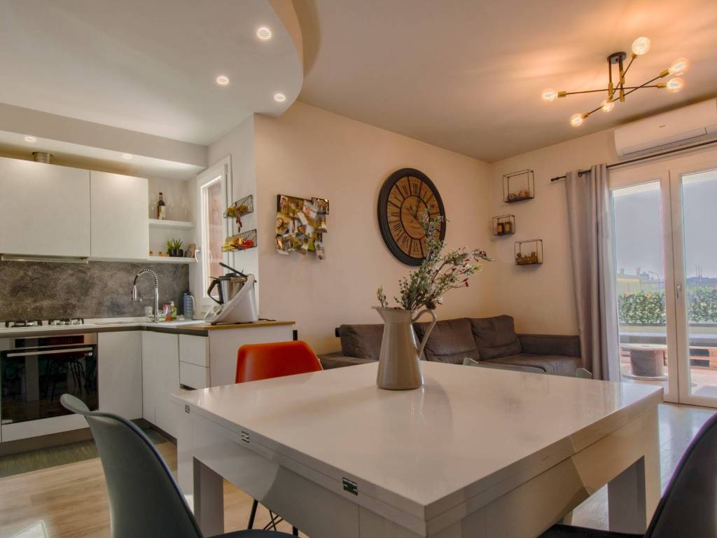 appartamento in vendita a Prato in zona Paperino