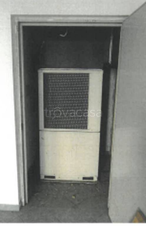 negozio in vendita a Prato in zona Carteano